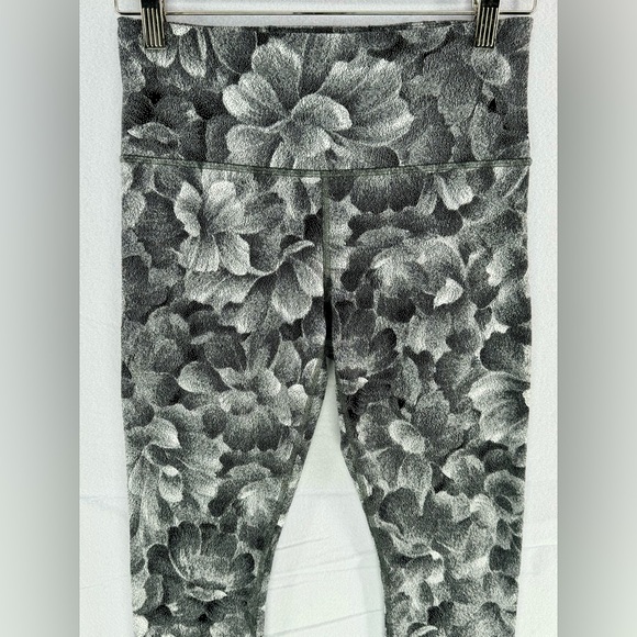 Athleta Women’s Elation Textured Tight black/white Florar Sz S/P Leggings Gym - Picture 2 of 9